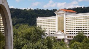 Mais de 140 trabalhadores sindicais entram em greve no Caesars Southern Indiana