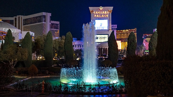 Caesars aumenta a receita em 2,9% no segundo trimestre de 2025 e relata perda líquida de $82 milhões