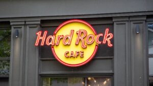A Hard Rock International compartilha detalhes de seus esforços contra o tráfico de pessoas