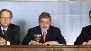 O presidente do Brasil, Lula, apoia apostas em aumento de impostos para compensar a pressão fiscal