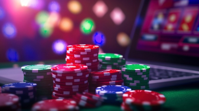 MGCB emite ordens de cessação e desistência para 15 operadores de iGaming não licenciados