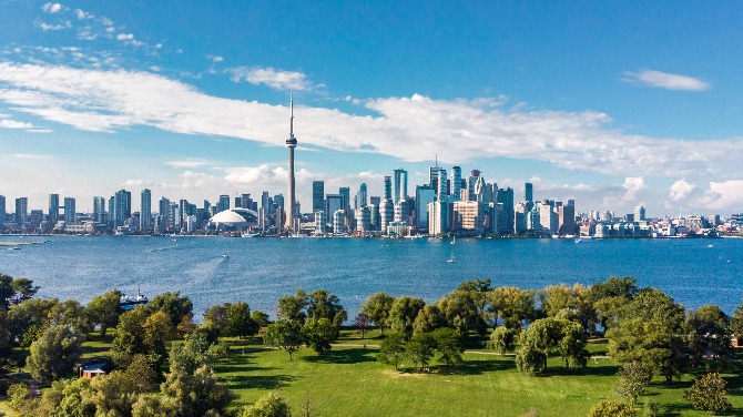 Ontario iGaming gera $306,8 milhões em NAGGR em junho de 2025, cai 9% mês a mês