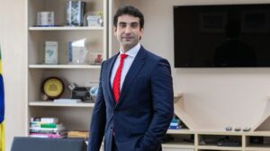 Presidente do Banco Central do Brasil busca poder adicional sobre operadores ilegais