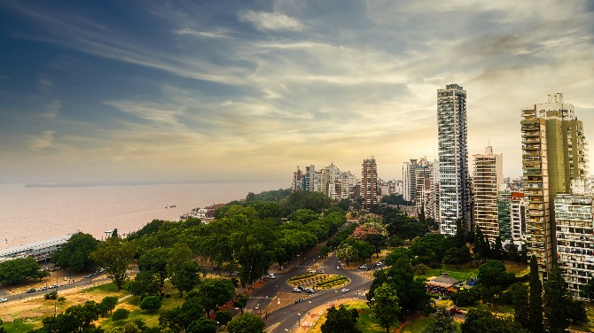 Tribunal de Santa Fé congela novamente contas de criptomoedas em um grande caso de jogo ilegal