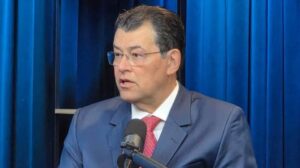 “Feche a porta para a ilegalidade e não há necessidade de dobrar o imposto”, diz senador no Brasil