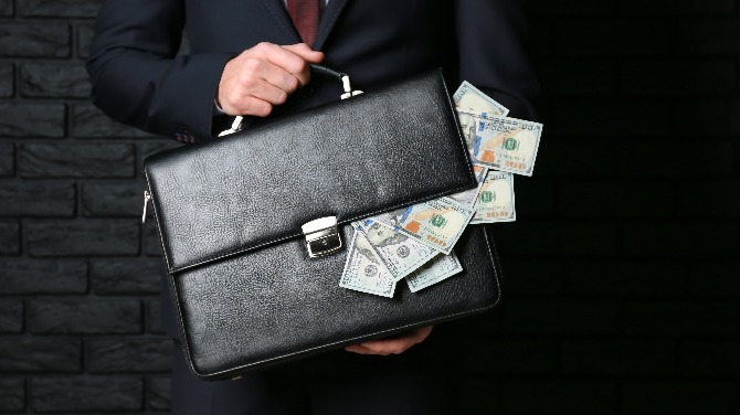 Empregado brasileiro admite ter desviado R$280 mil para jogos de azar online