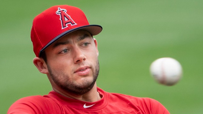 La MLB podría investigar a David Fletcher por actividades de juego cuestionables, según una fuente