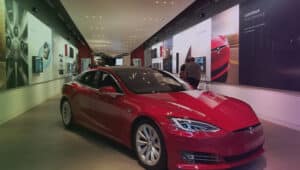 Mohegan Sun abrirá la sala de exposición de Tesla