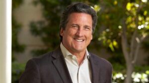 El presidente y director ejecutivo de MGM Resorts firma un nuevo acuerdo de empleados