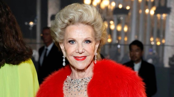 Llegan múltiples homenajes a Elaine Wynn tras la muerte de un filántropo de 82 años