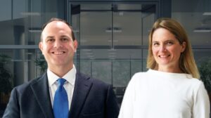 FanDuel contrata a dos altos ejecutivos de políticas