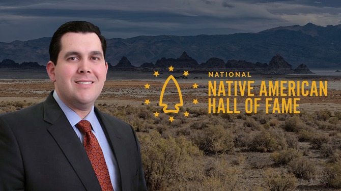 El National Native American Hall of Fame incorpora a E. Sequoyah Simermeyer a la junta directiva