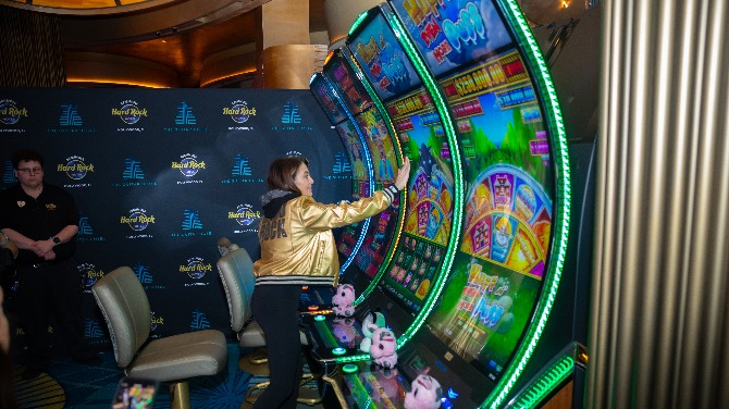 Lady Luck HQ estrena una nueva máquina tragamonedas en el Seminole Hard Rock Hotel & Casino Hollywood