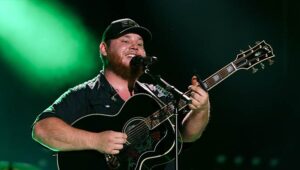 Luke Combs es incluido en el Paseo de la Fama del Sol de Mohegan