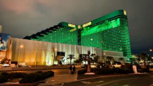 Multan a MGM Resorts con 8,5 millones de dólares por hacer apuestas ilegales