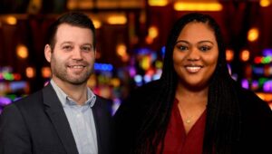 Mohegan promociona a Cody Chapman y Charisse Huff