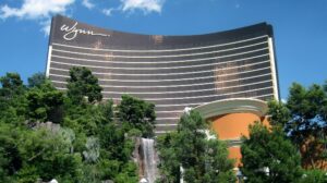 Wynn solicita una orden judicial para que Fontainebleau «deje de cazar furtivamente a ejecutivos»