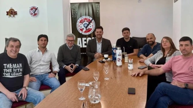 Autoridades de Buenos Aires negocian empleos en el casino de Necochea tras fallida licitación