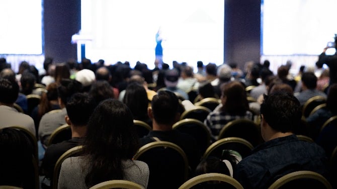 El regulador de Formosa presenta iniciativas en el Congreso de CIBELAE