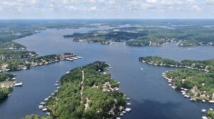 Missouri moves closer to possible Lake of Ozarks casino