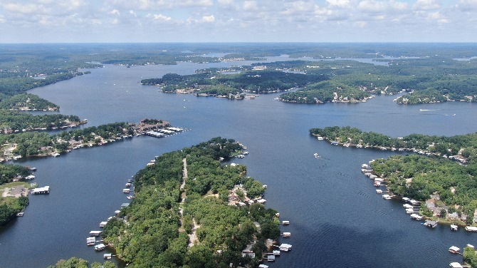 Missouri moves closer to possible Lake of Ozarks casino