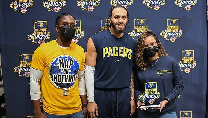 Hoosier Lottery presents Rook’s Books founders with award