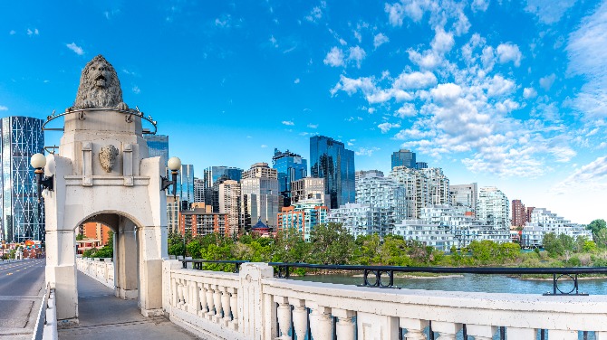 Alberta moves forward with online gambling reform via Bill 48