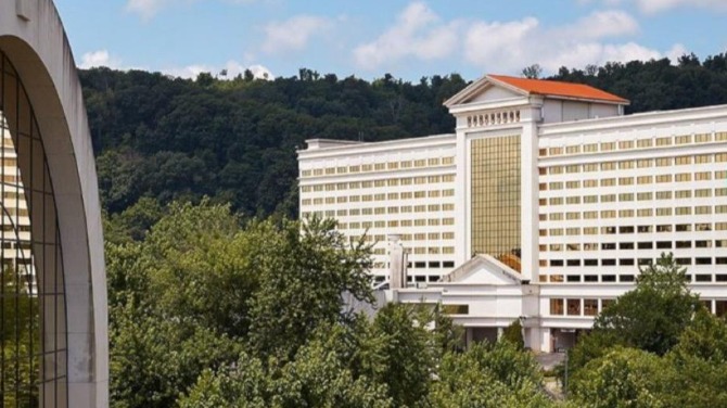 Over 140 Union workers go on strike at Caesars Southern Indiana