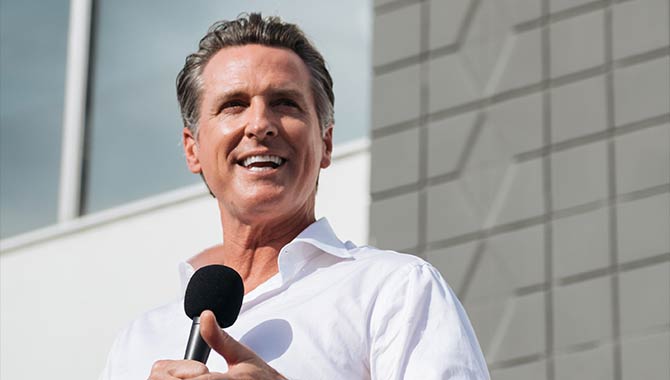 California Governor signs bill allowing measured cardroom growth