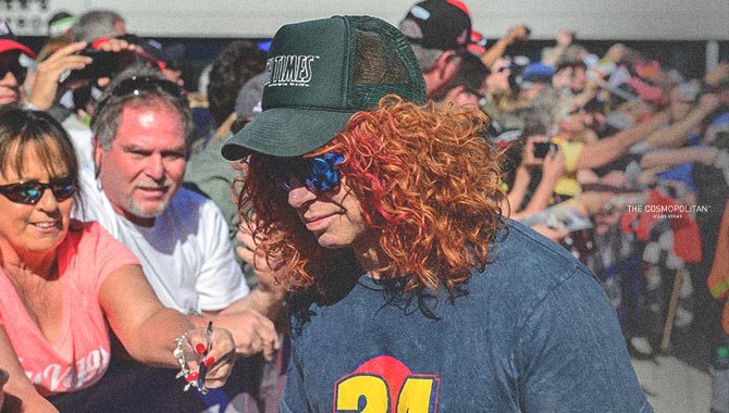 The Cosmopolitan sportsbook opens with a wager from entertainer Carrot Top