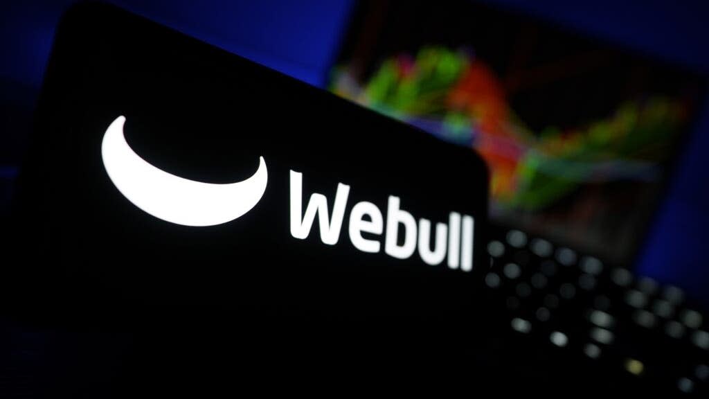 Webull Scraps Super Bowl Event Contract Fees, Drawing Sportsbook Scrutiny