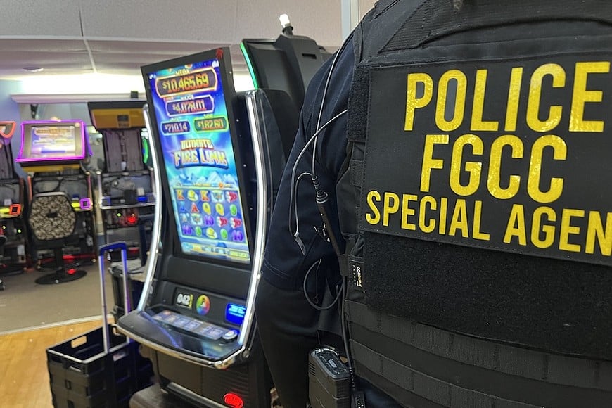slot_machines_seized_41_social_club_venice_fgcc_scso_r870x580