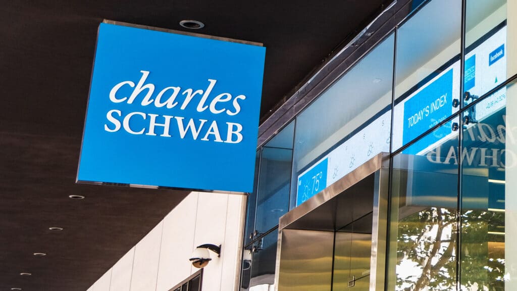 Schwab CEO Rejects ‘Gambling’ Model Used by Robinhood and FanDuel