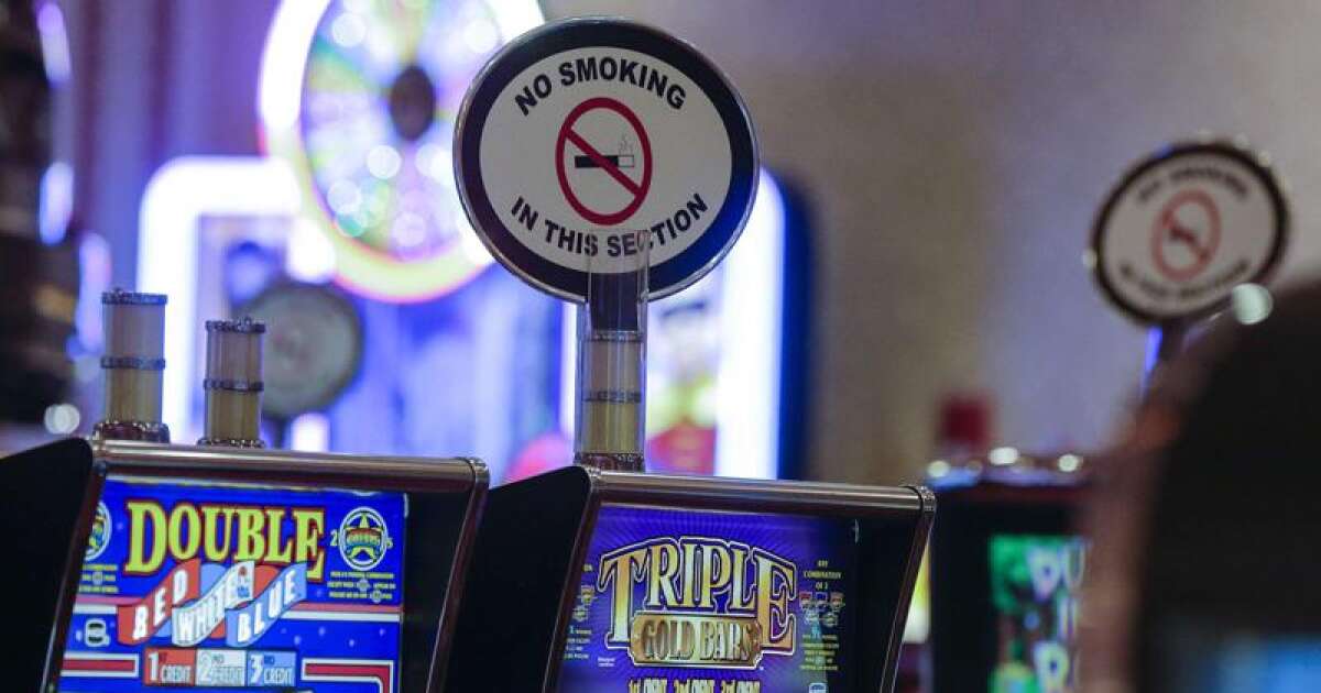 Iowa House Panel Advances Bill to End Smoking Inside Casinos