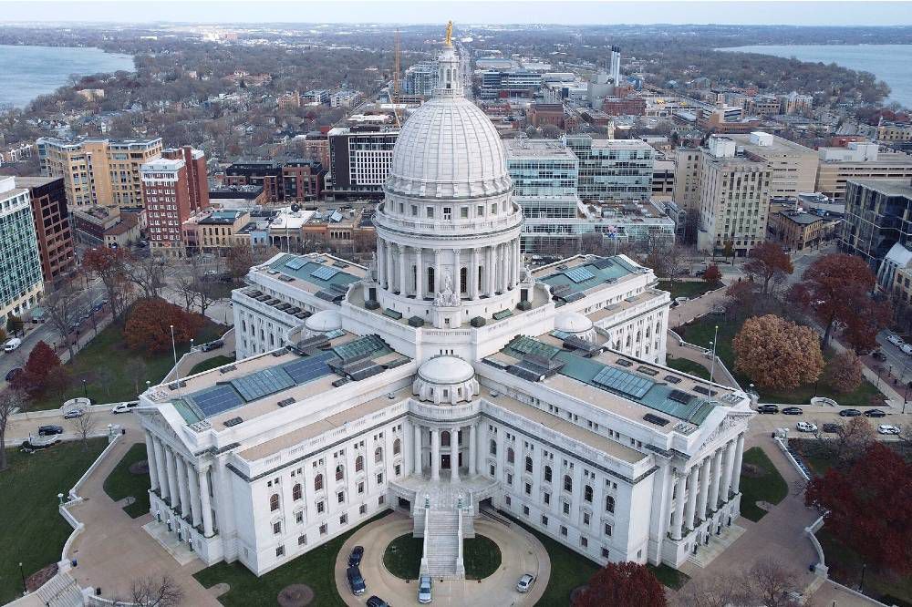 Wisconsin Becomes 33rd State to Legalize Online Sports Betting Under Tribal Hub-and-Spoke Model