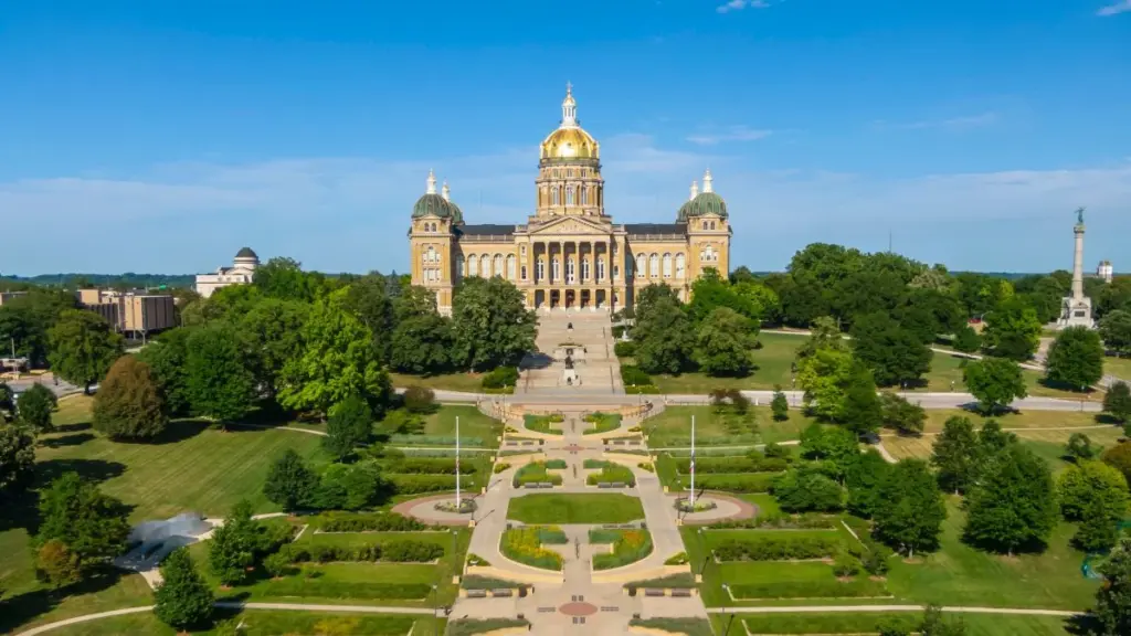 Iowa Is Taking Two Very Different Approaches to Gambling’s Newest Problems